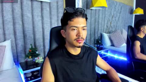 Snapshot of nicolaikarav chatting on 12.22.25 Nicolai online show from 12.22.25