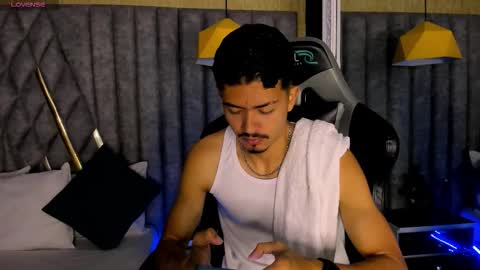 Snapshot of nicolaikarav chatting on 01.10.26 Nicolai online show from 01.10.26