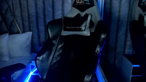 Snapshot of nicolaikarav chatting on 01.15.26 Nicolai online show from 01.15.26