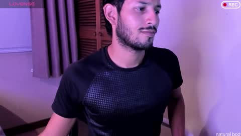 nicolasrodrii online show from 10.26.25