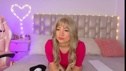 Snapshot of nicolblossom_ chatting on 05.27.26 Nicol online show from 05.27.26