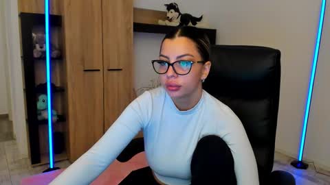 Snapshot of nicole___19 chatting on 01.15.26 Nico online show from 01.15.26