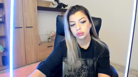 Snapshot of nicole___19 chatting on 02.03.26 Nico online show from 02.03.26