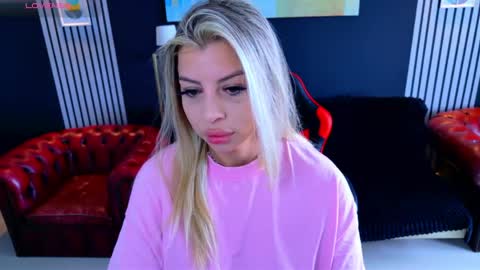 Snapshot of nicole___19 chatting on 04.10.26 Nico online show from 04.10.26