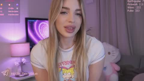 Snapshot of nicole_blueberry chatting on 05.18.26 Nicole online show from 05.18.26