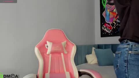 GMT7TueWedThSu 0300am-0900am. Sa 1000am-0400pm online show from 12.15.25