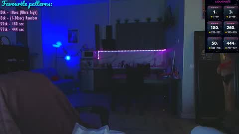 Kitty Nikki online show from 02.09.25