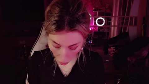 Snapshot of nicole_g0ld_ chatting on 05.11.26 Nicole online show from 05.11.26