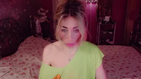 Snapshot of nicole_g0ld_ chatting on 05.30.26 Nicole online show from 05.30.26