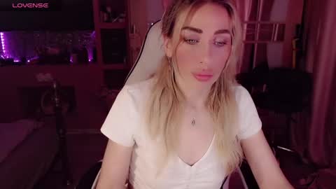Snapshot of nicole_g0ld_ chatting on 06.10.26 Nicole online show from 06.10.26