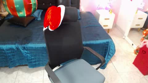 Nicole Santana online show from 12.17.25