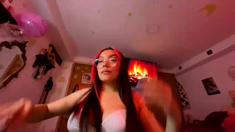 Nicole online show from 04.10.26