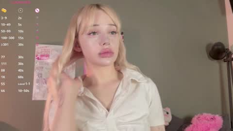 Snapshot of nicole_yo chatting on 06.06.26 Mary online show from 06.06.26