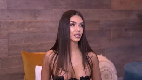 Snapshot of nicoledevin chatting on 10.30.25 Nicole online show from 10.30.25