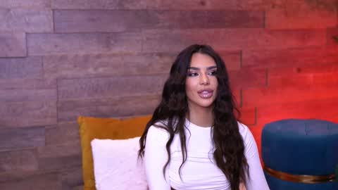 Snapshot of nicoledevin chatting on 12.20.25 Nicole online show from 12.20.25