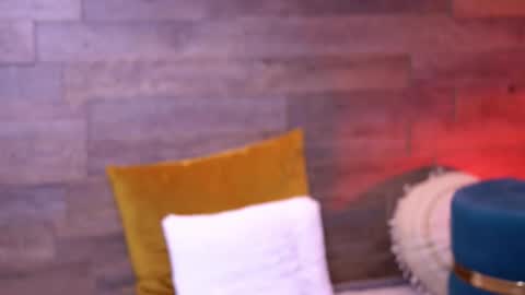 Snapshot of nicoledevin chatting on 12.21.25 Nicole online show from 12.21.25