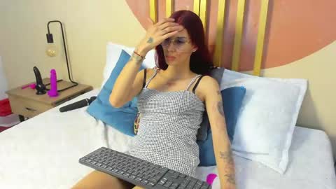 Snapshot of nicolee_angels chatting on 04.30.26 N i c o l e online show from 04.30.26
