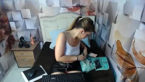 nicolee millerr online show from 02.01.25