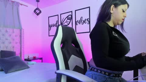 Snapshot of nicolee_millerr chatting on 04.27.26 nicolee millerr online show from 04.27.26