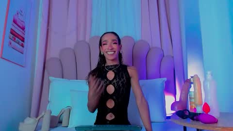 nicolemadrird online show from 09.18.25