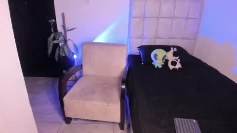 Nicol independent model online show from 02.20.26