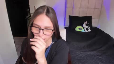 Nicol independent model online show from 03.02.26