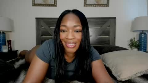 Snapshot of nicolesolace chatting on 06.12.26 Nicole online show from 06.12.26