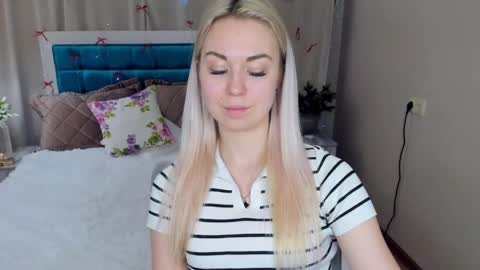 Snapshot of nicolestunning chatting on 05.08.26 NicoleStunning online show from 05.08.26