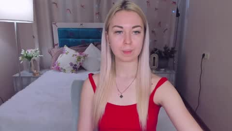 Snapshot of nicolestunning chatting on 05.09.26 NicoleStunning online show from 05.09.26