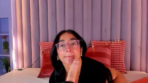 N I C O L E T  online show from 12.15.25