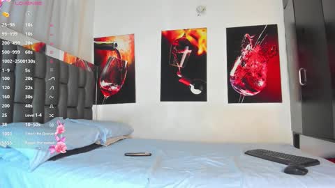 Snapshot of nicolle_hanks1 chatting on 02.10.26 nicolle_hanks1 online show from 02.10.26