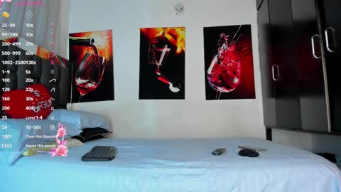 Snapshot of nicolle_hanks1 chatting on 02.12.26 nicolle_hanks1 online show from 02.12.26