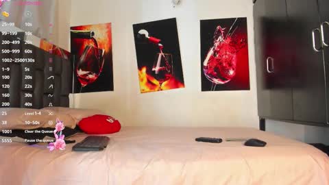 Snapshot of nicolle_hanks1 chatting on 02.26.26 nicolle_hanks1 online show from 02.26.26