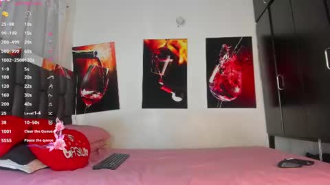 Snapshot of nicolle_hanks1 chatting on 06.23.26 nicolle_hanks1 online show from 06.23.26