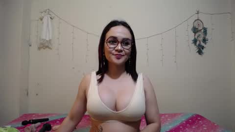 Snapshot of nicolle_sky chatting on 03.02.25 nicolle_sky online show from 03.02.25