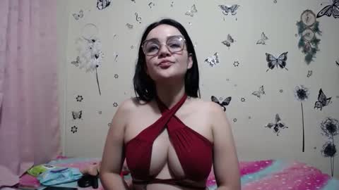 Snapshot of nicolle_sky chatting on 03.18.26 nicolle_sky online show from 03.18.26