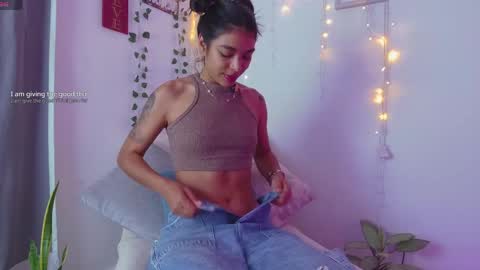 Snapshot of nicolle_swt chatting on 05.15.26 Nicolle online show from 05.15.26