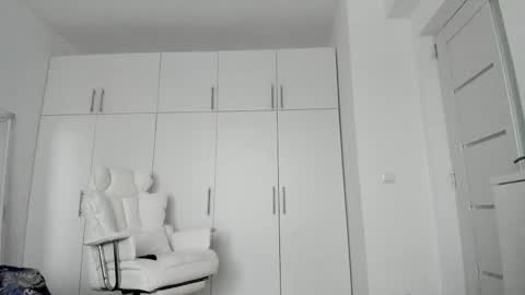 Nicolle online show from 09.11.25