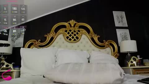 Snapshot of nicollediazz chatting on 12.20.25 Nicolle online show from 12.20.25