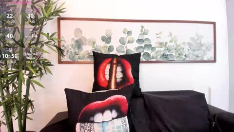 Snapshot of nicollelima chatting on 02.21.25 Nicolle Lima online show from 02.21.25