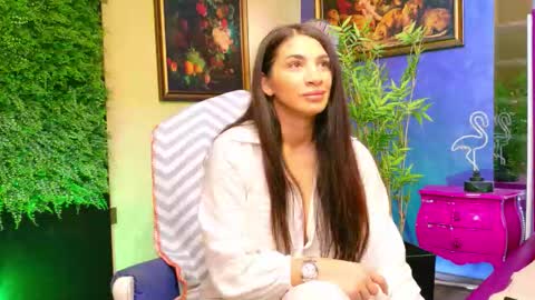 Nicolle online show from 09.23.25