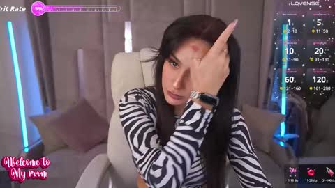 Snapshot of nicolnightt chatting on 11.10.25 Nicole online show from 11.10.25