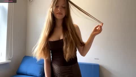 Snapshot of nidarauhecker chatting on 04.21.26 Agata online show from 04.21.26
