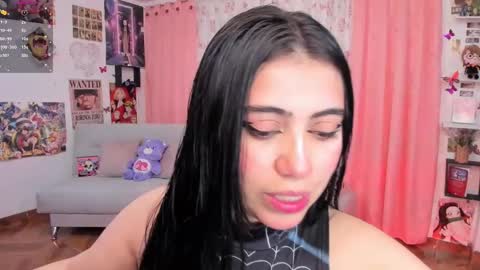 Snapshot of nidrii_07 chatting on 02.13.25      900   300   online show from 02.13.25