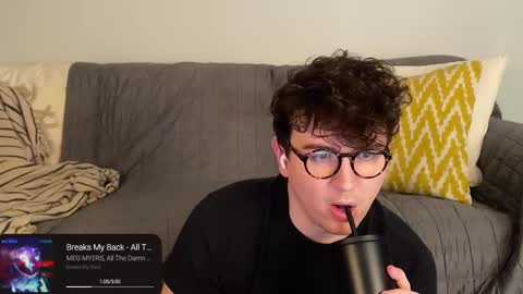 Snapshot of nigelhart chatting on 12.29.24 Nigel Hart online show from 12.29.24