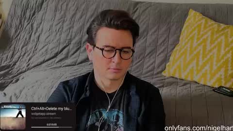 Snapshot of nigelhart chatting on 01.06.25 Nigel Hart online show from 01.06.25