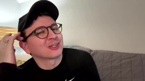 Snapshot of nigelhart chatting on 03.09.25 Nigel Hart online show from 03.09.25