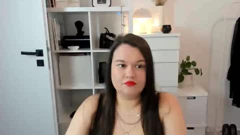 Snapshot of nightholly chatting on 02.25.26 Holly online show from 02.25.26