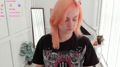 Snapshot of nightleaf_ chatting on 05.18.26 Bestie online show from 05.18.26