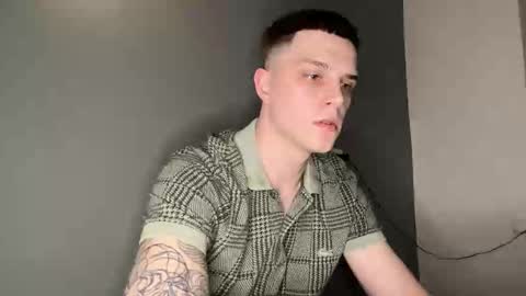 Snapshot of nightlord_x chatting on 12.21.25 Max online show from 12.21.25